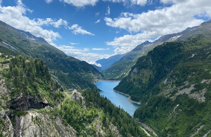 Top 3 Ausflugsziele in Malta: Wasserfälle und die Staumauer Kölnbreinsperre Wasserfälle-in-Malta-und-die-Staumauer-Kölnbreinsperre-die-berge