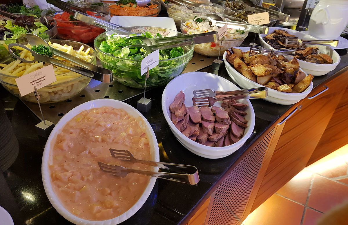 Wellness--und-Thermenhotel-Stoiser-in-Loipersdorf-mittagsbuffet