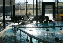 Wellness- und Thermenhotel Stoiser in Loipersdorf Wellness--und-Thermenhotel-Stoiser-in-Loipersdorf-poolbereich