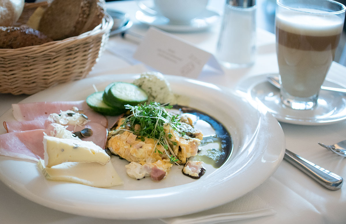 Wellness--und-Thermenhotel-Stoiser-in-Loipersdorf-rührerei-mit-kernöl