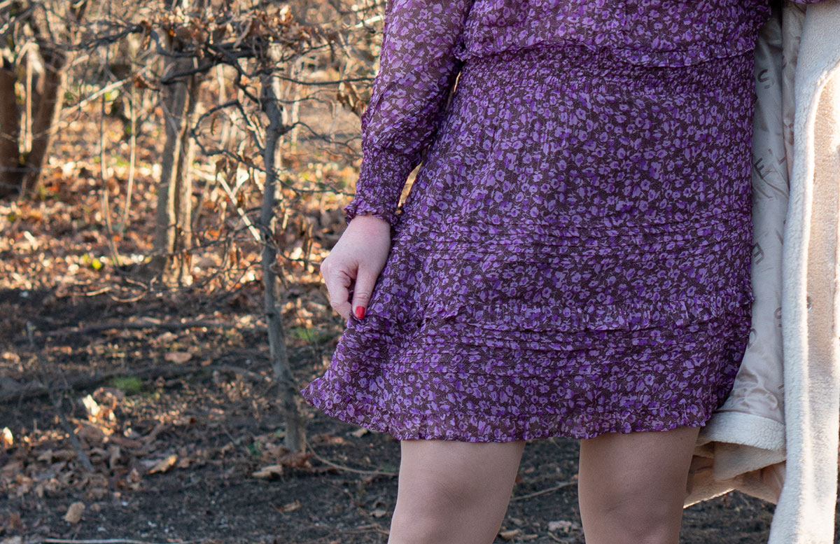 Winter-Trend-2022-Teddy-Mantel-und-Chelsea-Boots-detail-kleid