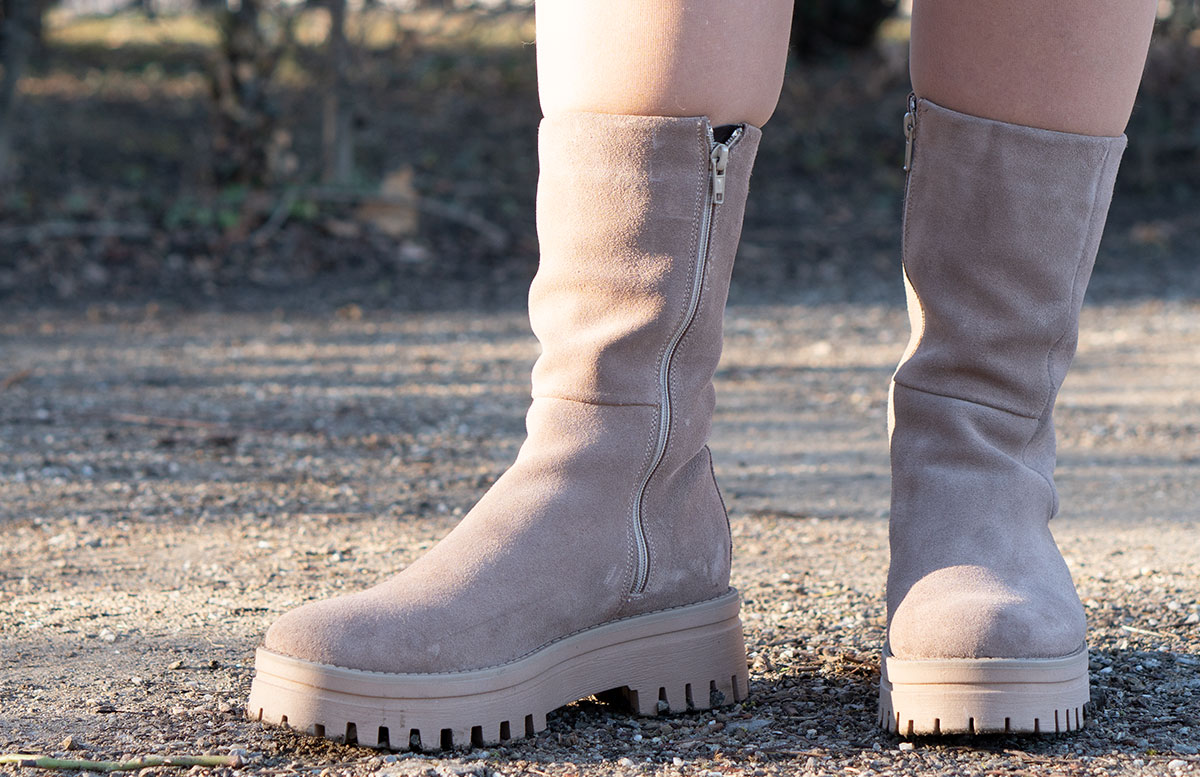Winter-Trend-2022-Teddy-Mantel-und-Chelsea-Boots-detail-stiefel-vorne