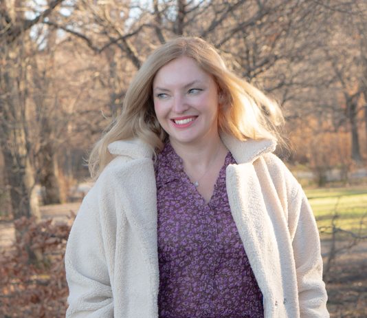 Winter Trend 2022: Teddy Mantel und Chelsea-Boots Winter-Trend-2022-Teddy-Mantel-und-Chelsea-Boots-fliegendes-haar