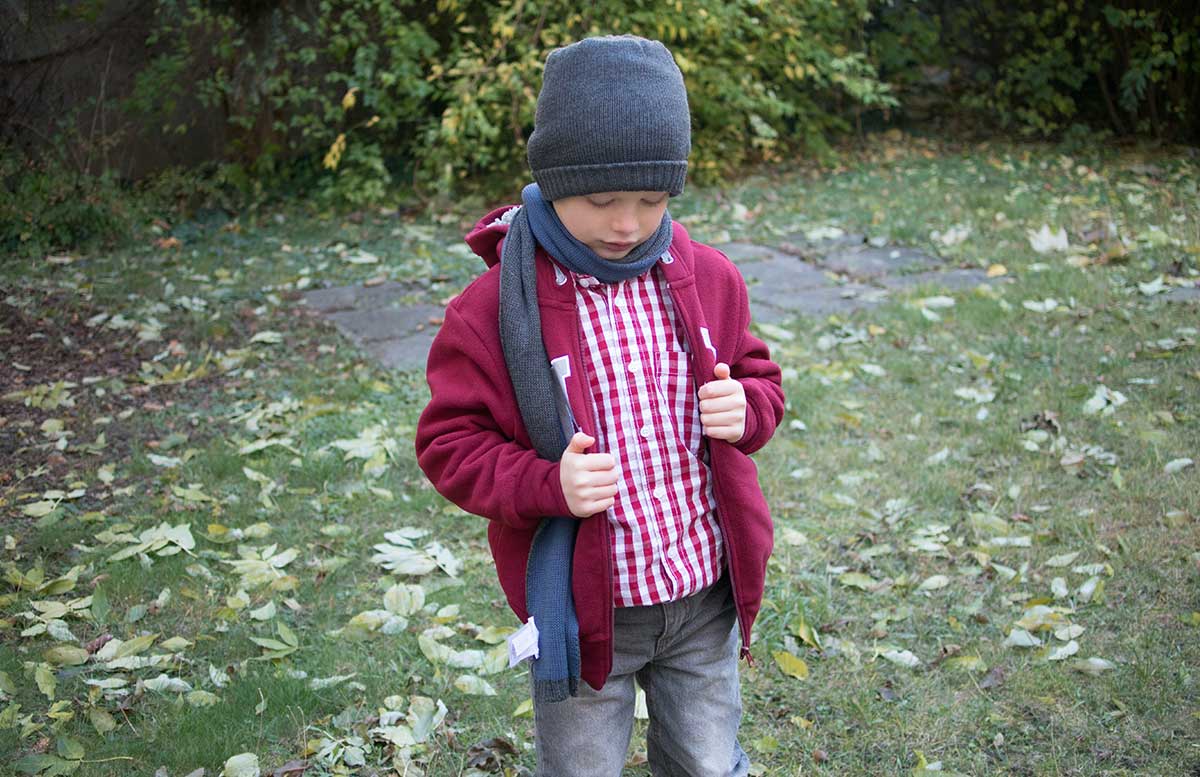 winteroutfit-von-bonprix-kids-blick-nach-unten