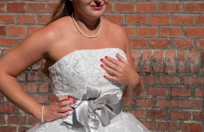 Wir werden heiraten – Auf der Suche nach dem perfekten Brautkleid Wir-werden-heiraten-Wo-kaufe-ich-nur-mein-Brautkleid-detail-schleife