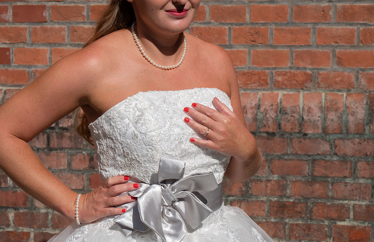 Wir-werden-heiraten-Wo-kaufe-ich-nur-mein-Brautkleid-detail-schleife