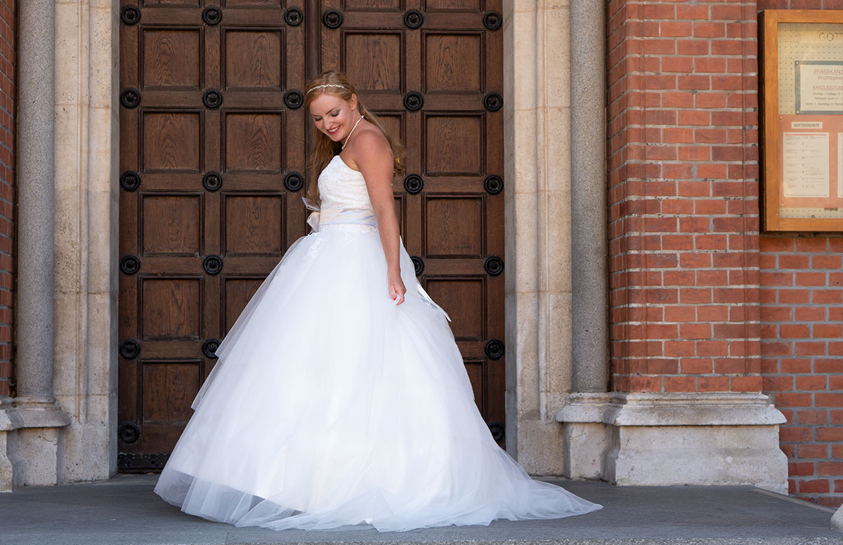 Wir-werden-heiraten-Wo-kaufe-ich-nur-mein-Brautkleid-ganzkörper