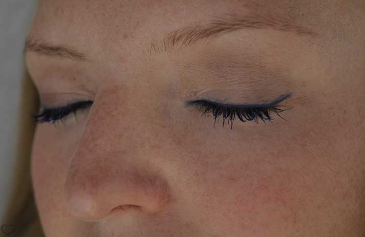 Yves-Saint-Laurent-Mascara-Vinyl-Couture-und-Eyeliner-Dessin-du-Regard-lidstrich-detail
