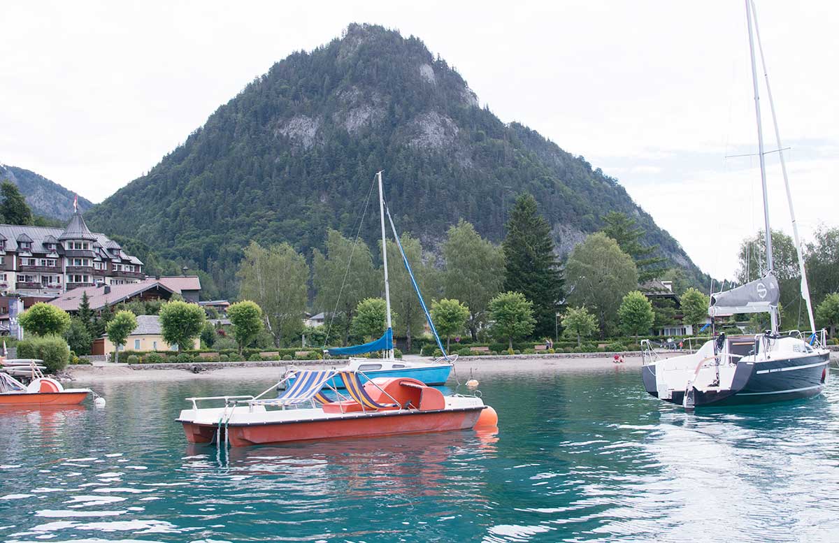 Zillenschifffahrt am Fuschlsee und das Schloss Fuschl fischerei blick auf see