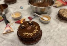 Zu Besuch bei Heindl im Schokomuseum Wien Zu-Besuch-bei-Heindl-im-Schokomuseum-Wien-fertige-torte-oblatten