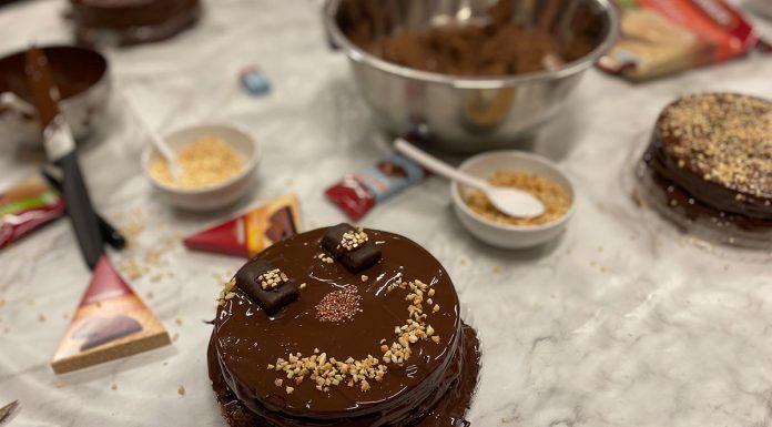 Zu Besuch bei Heindl im Schokomuseum Wien Zu-Besuch-bei-Heindl-im-Schokomuseum-Wien-fertige-torte-oblatten