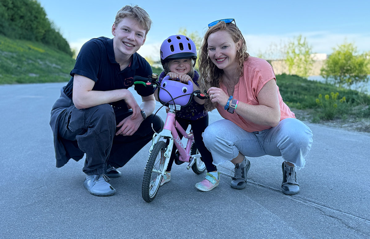 fahrradfahren--familie-vivobarefoot