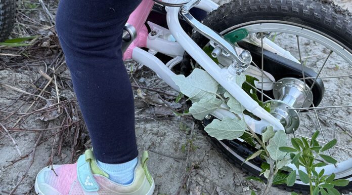 Der Moment, in dem sie einfach losgefahren ist fahrradfahren--lilly-schuhe-detail