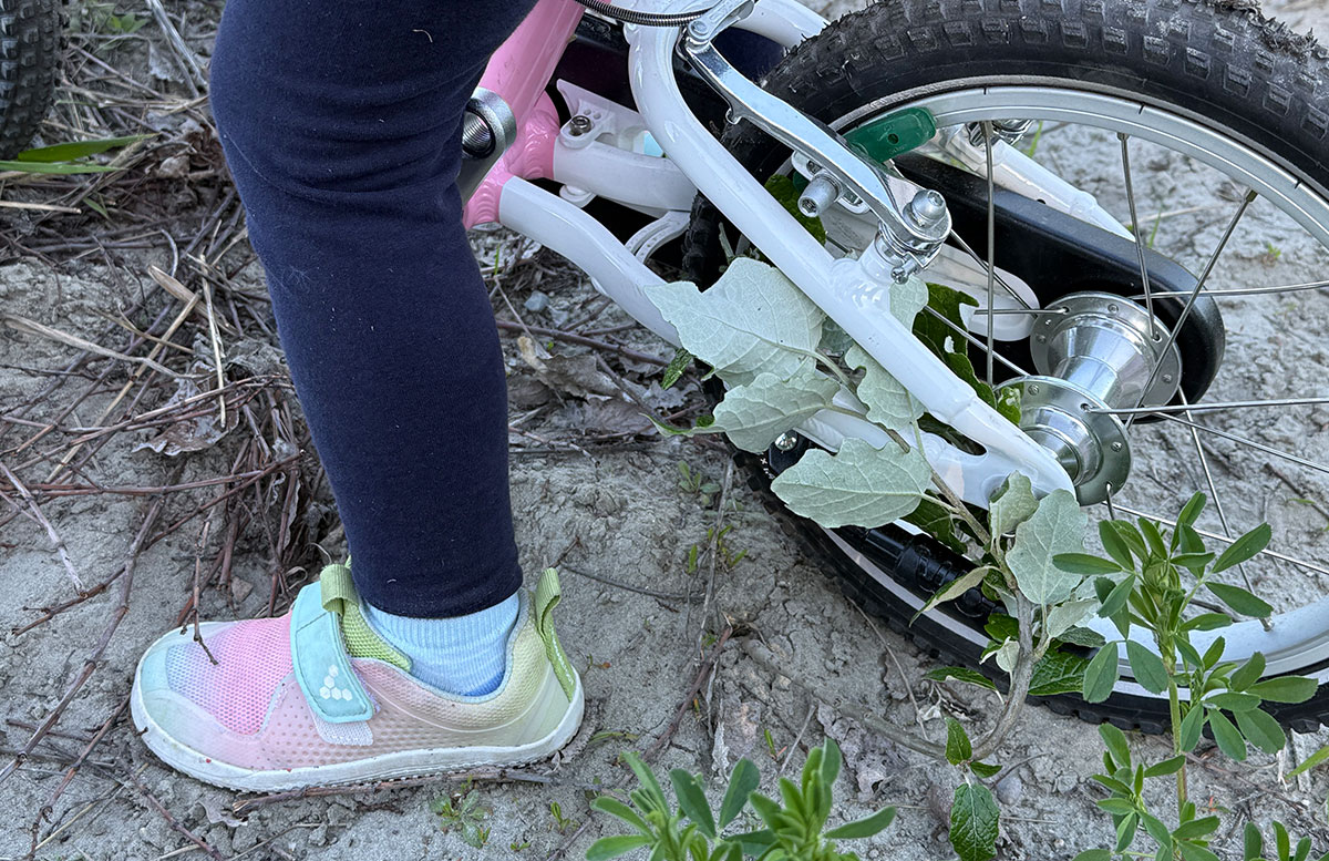 fahrradfahren--lilly-schuhe-detail