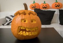 Lasst uns einen Kürbis schnitzen