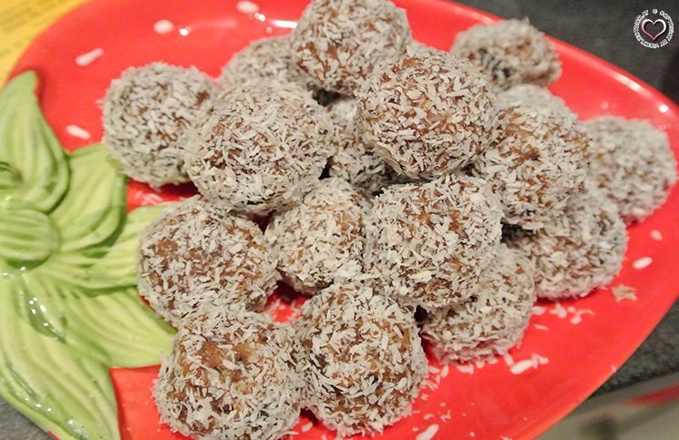 fertige-energiebällchen-mit-datteln