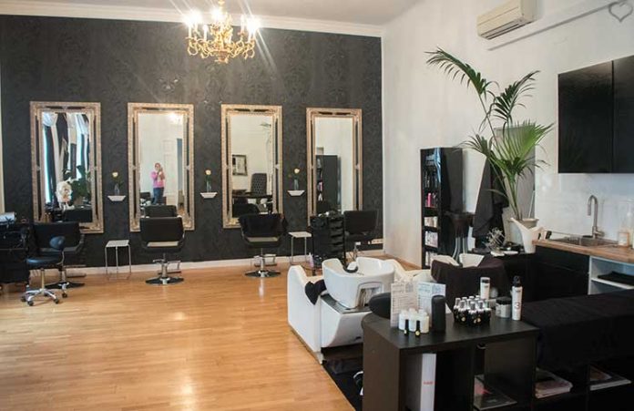 Haarefärben mit Olaplex im Salon Fenixia