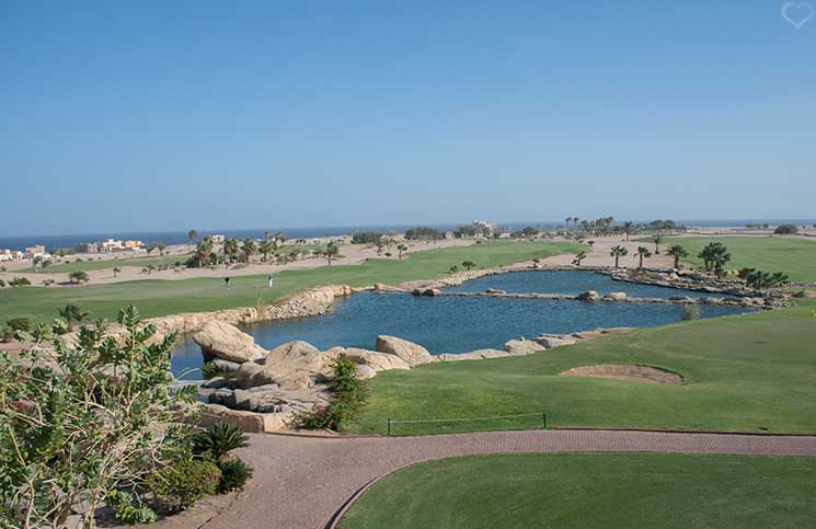 golfplatz-wasser-west-inn-soma-bay