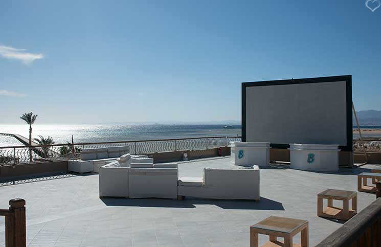 kino-terrasse-breakers-soma-bay-luxus-hotels