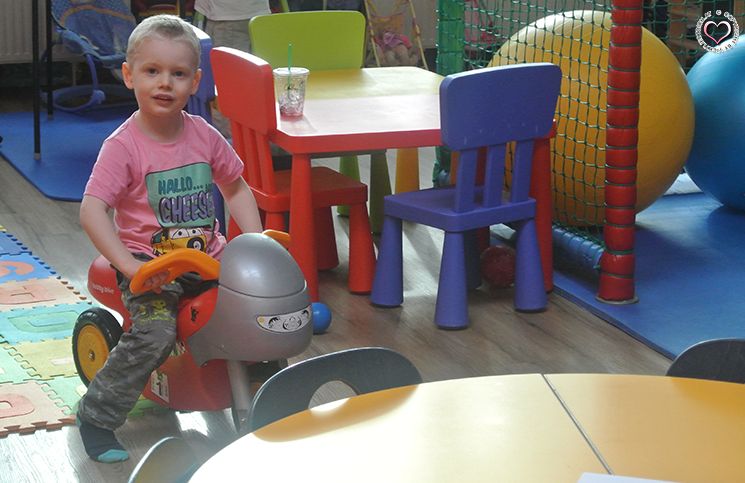 lenny-in-der-kinderbetreuung-holmes-place