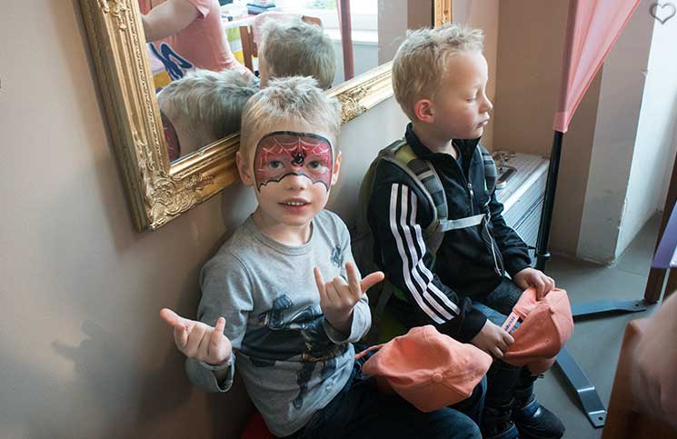 manner-osterfest-kinderschminken-spiderman