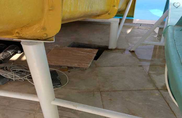 Horror Urlaub in der Türkei – Sarp Hotel offenes-loch-unter-den-rutschen