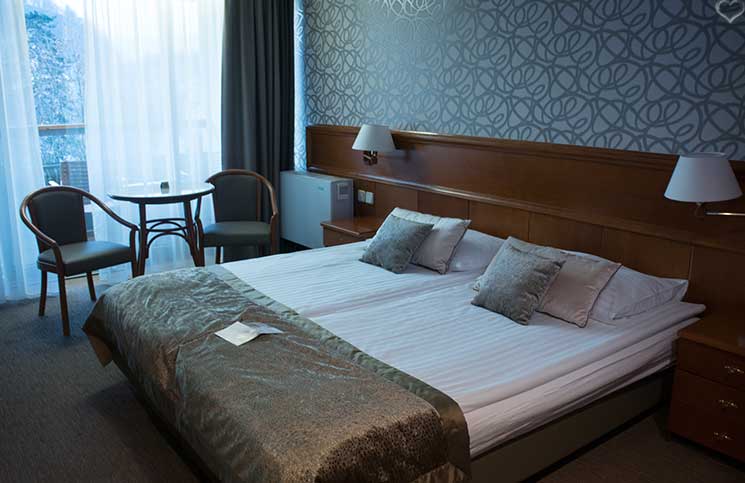 reise-nach-konjice-bett-zimmer-sava-hotel