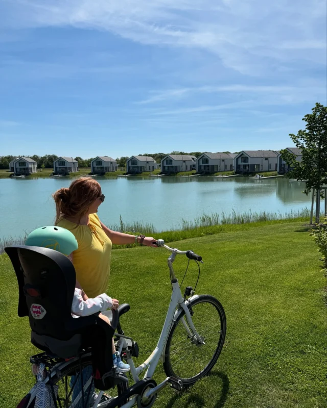 Raus aus dem Alltag – und rein ins Naturparadies!
Wir hatten so schöne Tage im @vilavitapannonia 😍
Was uns besonders gut gefallen hat:

📍 Autofreies, weitläufiges Gelände – super entspannt mit Kindern
📍 Eigener Bungalow mit Garten mitten in der Natur
📍 Kostenlos Räder und Laufräder ausborgen
📍 Viele Spielplätze & Aktivitäten für kleine und größere Kinder
📍 tolles Essen + Kinderbuffet
📍 Wellness und Ruhe für die Großen

Ob Familienzeit, Auszeit zu zweit oder einfach nur Entschleunigung mit Freuden – ich kann euch das Naturresort sehr empfehlen!
Kommentiert mit „Vila Vita“ und ich schick euch den Link zum Blogartikel mit allen Infos. 🙌

#vilavitapannonia #familienurlaub #urlaubmitkindern #urlaubinösterreich #burgenlandurlaub #reiseblogger_at #reisenmitkindern #hoteltipp 

Werbung