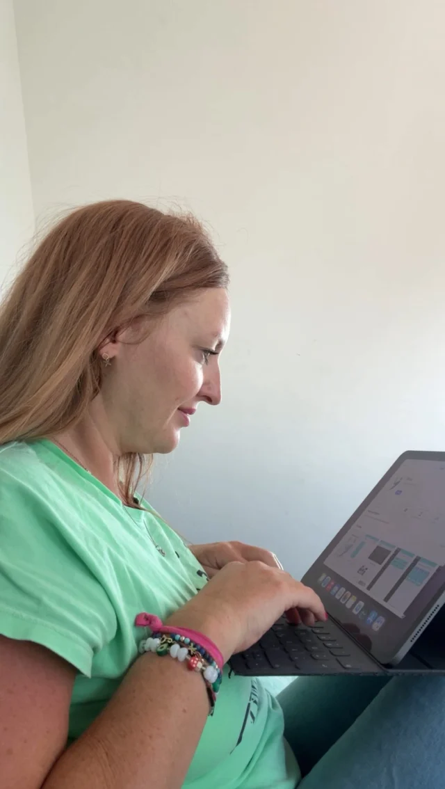 Werbung
Mit Umfragen Geld verdienen? Klappt das wirklich?
Ich hab die neue App @voissy.panels getestet, mit der man durch das Beantworten von Umfragen ganz easy Geld verdienen kann. Einfach Punkte sammeln und ab 5€ auszahlen lassen. – Direkt auf das PayPal-Konto oder als Amazon Gutschein. Weitere Überraschungen sind geplant. 🙌 Perfekt um sich ein kleines Extra-Taschengeld zu sichern. 💶

So funktioniert’s:
📍App Downloaden (Link in meiner Bio)
📍Kostenlos registrieren
📍Profil ausfüllen
📍Passende Umfragen beantworten
📍Punkte sammeln & Bonus auszahlen lassen

Vorteile:
👌 Einfach zu bedienen
👌 kostenlos und unkompliziert 
👌 Punkte lassen sich in echtes Geld umwandeln
👌 Keine Verpflichtungen oder versteckte Kosten
👌 Flexible Zeiteinteilung – wann und wo du willst, perfekt neben dem Familienalltag
👌 Und: Du wirst für deine echte Meinung bezahlt!

Lust bekommen? Dann klick auf den Link in meiner Bio und leg direkt los mit Voissy! 
Wie gefällt euch die Idee?

#voissy #geldverdienenvonzuhause #appempfehlung #mitumfragengeldverdienen #meinungsumfrage #meinungsumfragen