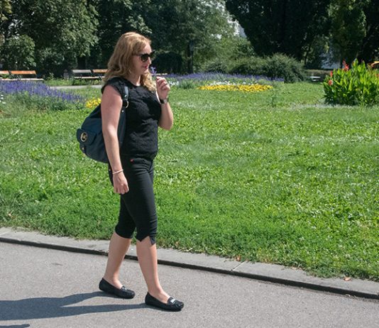 elegantes Outfit bei heißem Wetter