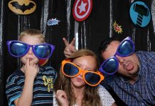 Superheroes Kindergeburtstag superheroes-Kindergeburtstag-mit-der-Pixolino-Box-große-brillen