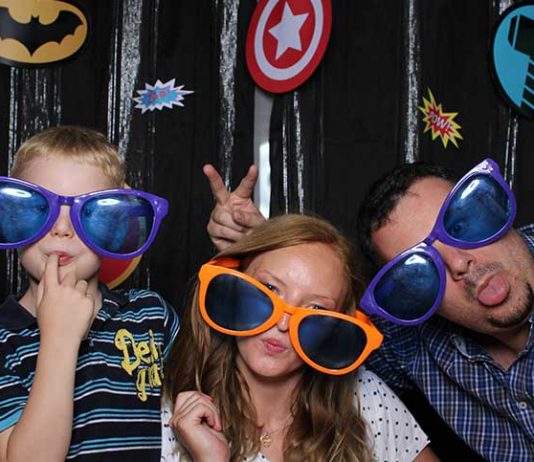 Superheroes Kindergeburtstag superheroes-Kindergeburtstag-mit-der-Pixolino-Box-große-brillen