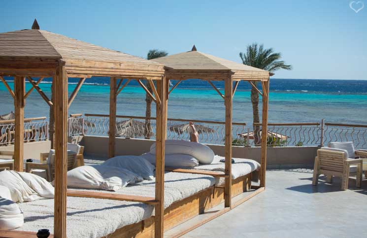the-breakers-lodge-luxus-hotels-soma-bay-dachterrasse