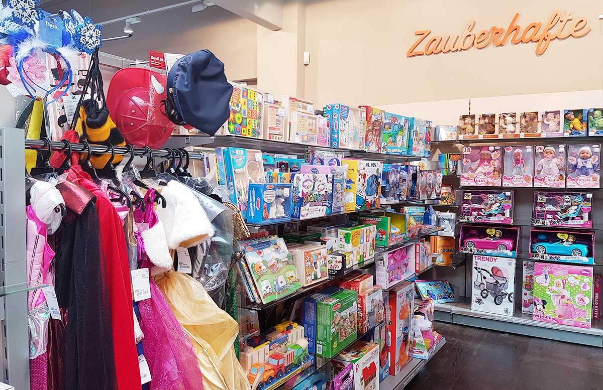 tk-maxx-eroeffnung-wiener-neustadt-verkleidungen-kinder