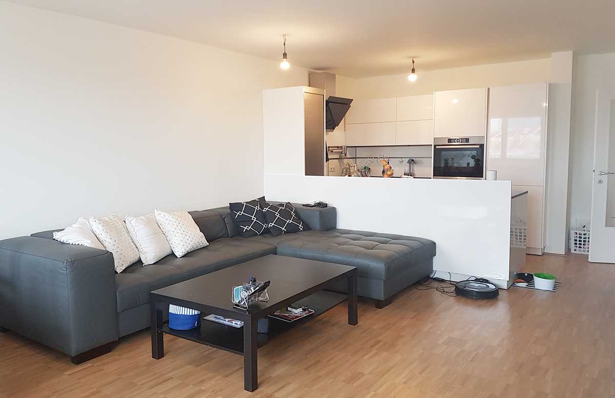 unsere-neue-Wohnung-Wohnzimmer-und-Küche-Couch-Home24