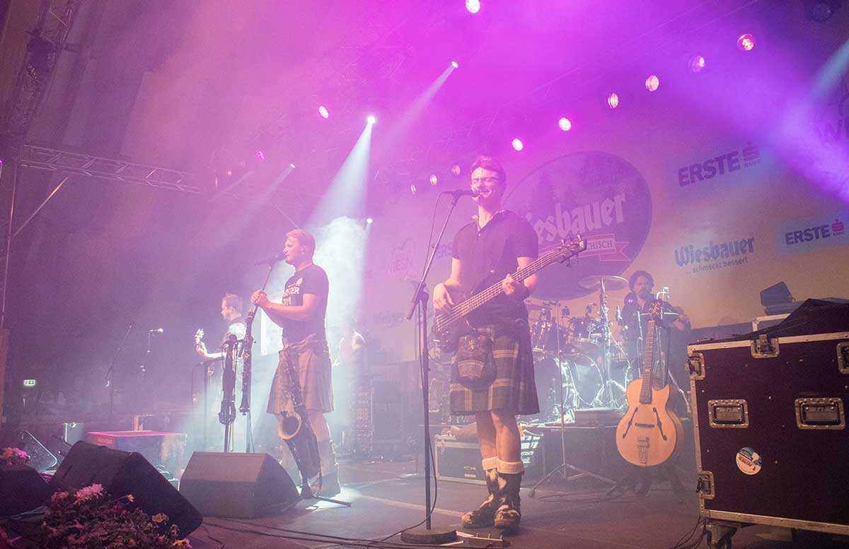 zu-besuch-bei-der-wiener-wiesn-2016-band-stimmung-wiesenhofer-zelt