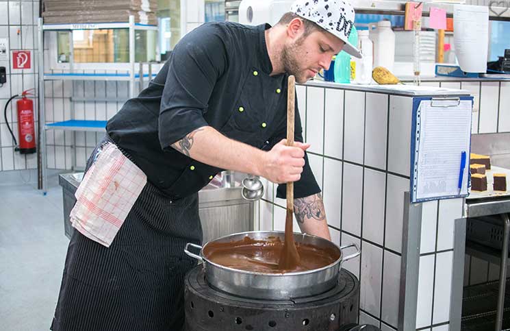 zuckerbäcker-workshop-bei-Groissböck-gerührte-schokolade