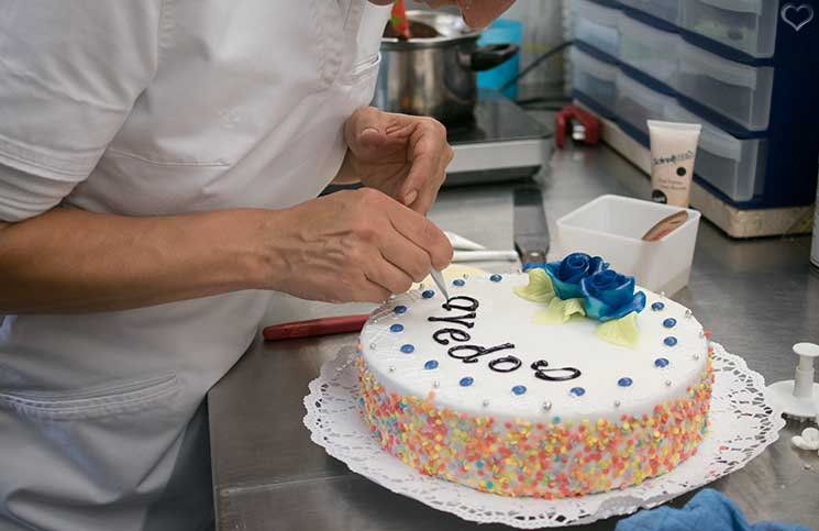 zuckerbäcker-workshop-bei-Groissböck-torte-verzieren